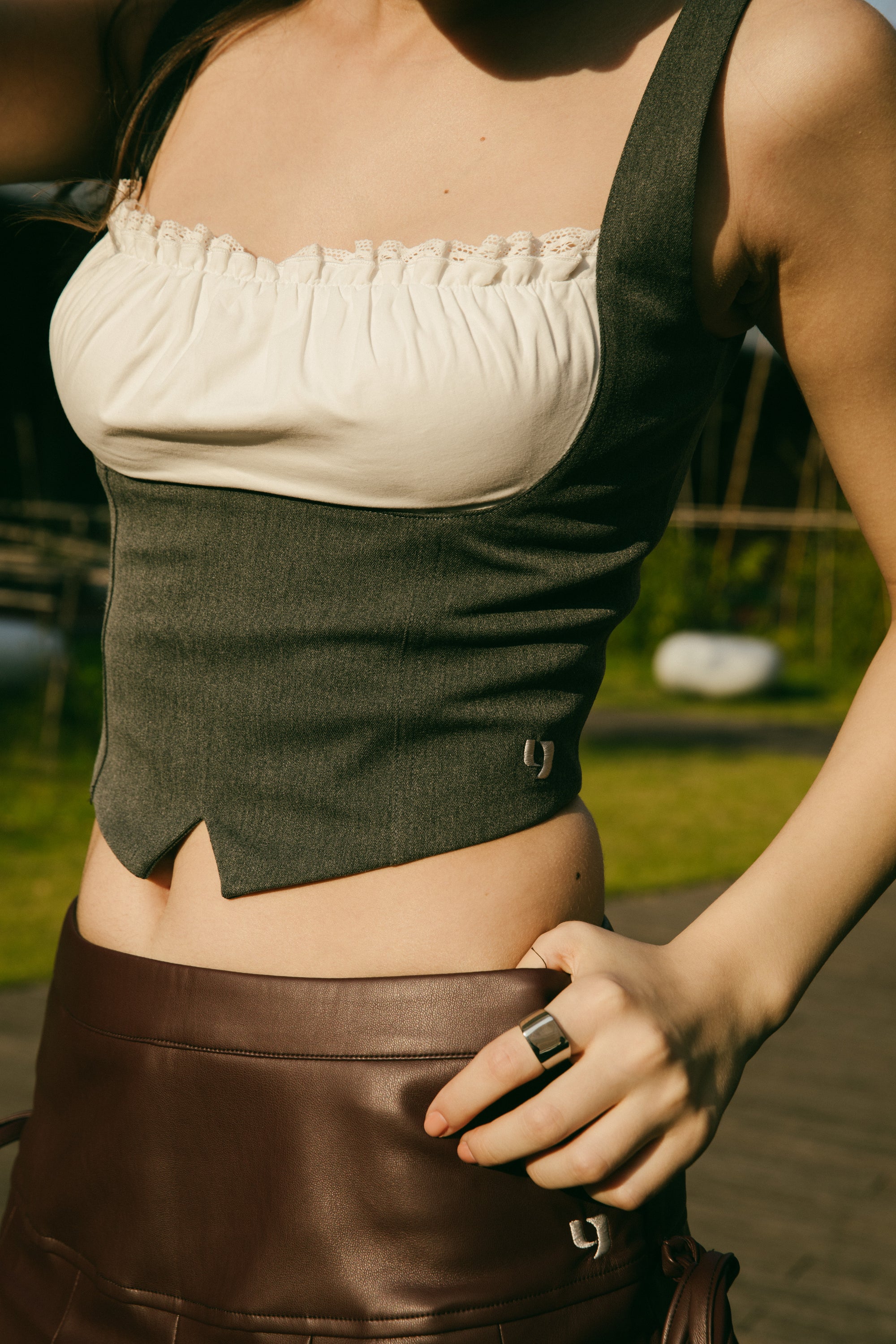 Suit-style spliced vest